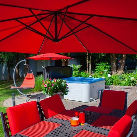 Nature Oasis Bar Room Dundas Exterior photo