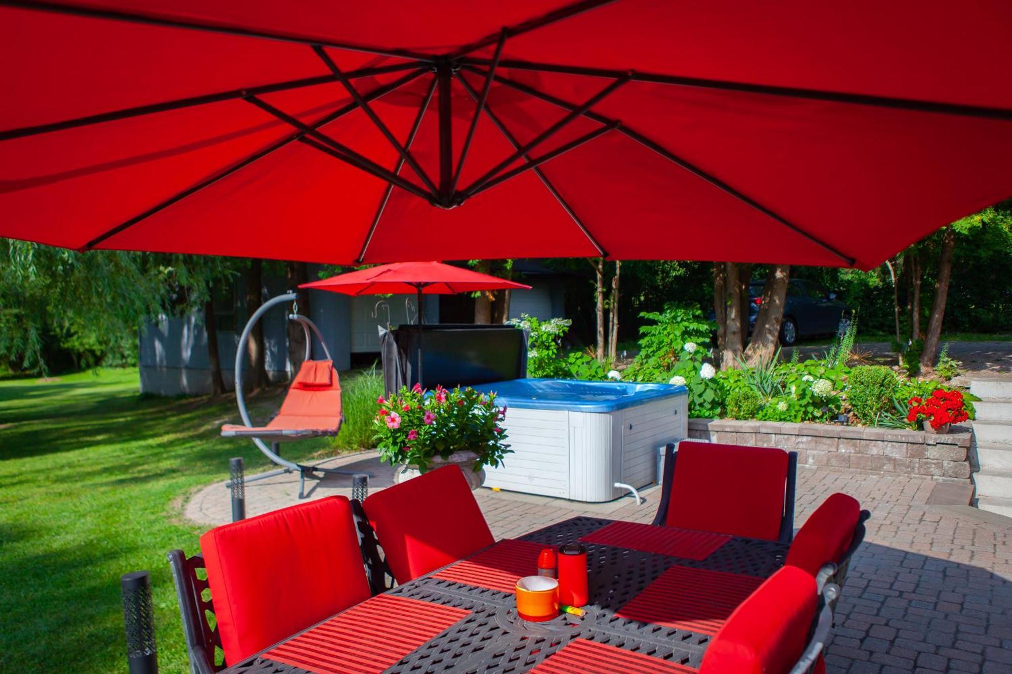 Nature Oasis Bar Room Dundas Exterior photo