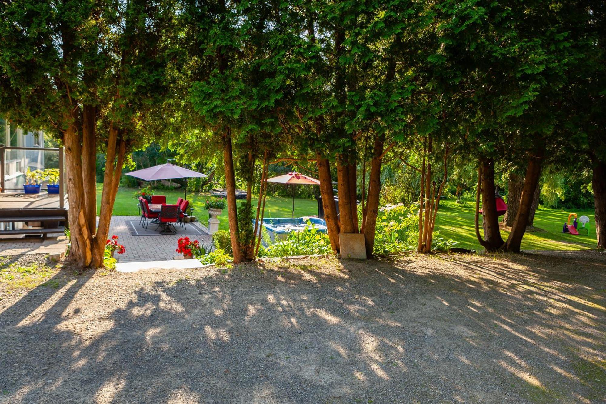 Nature Oasis Bar Room Dundas Exterior photo