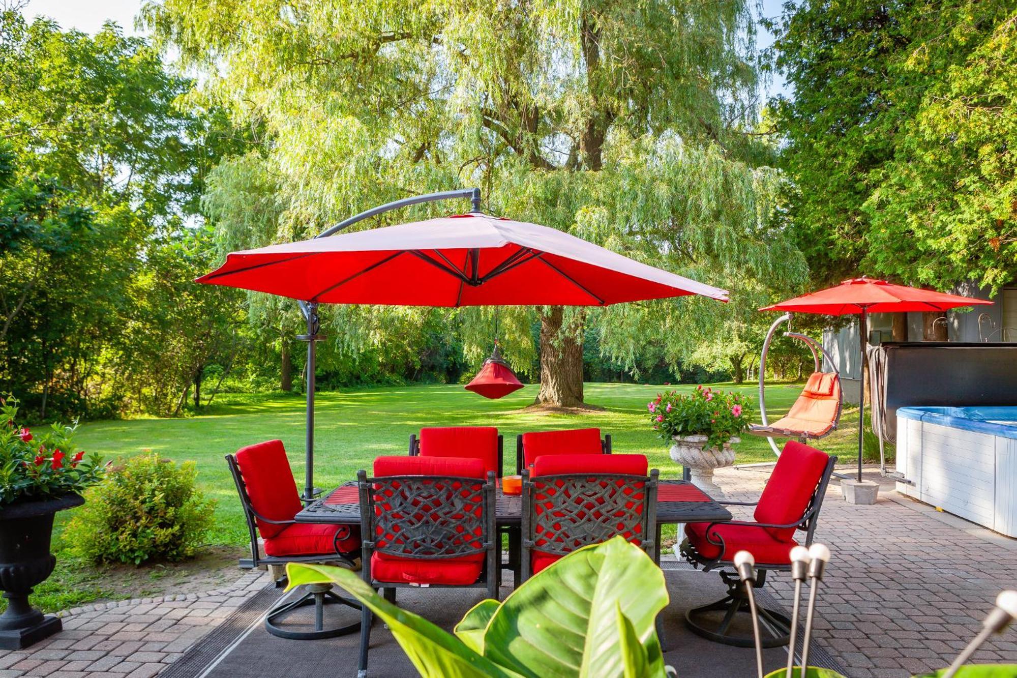 Nature Oasis Bar Room Dundas Exterior photo